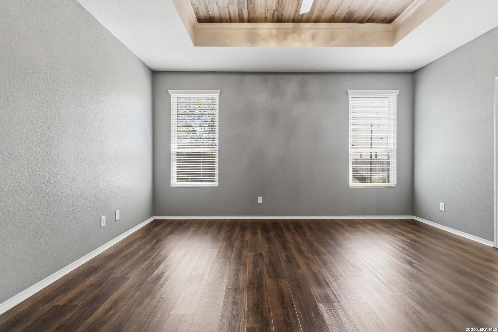 906 Rustic Light