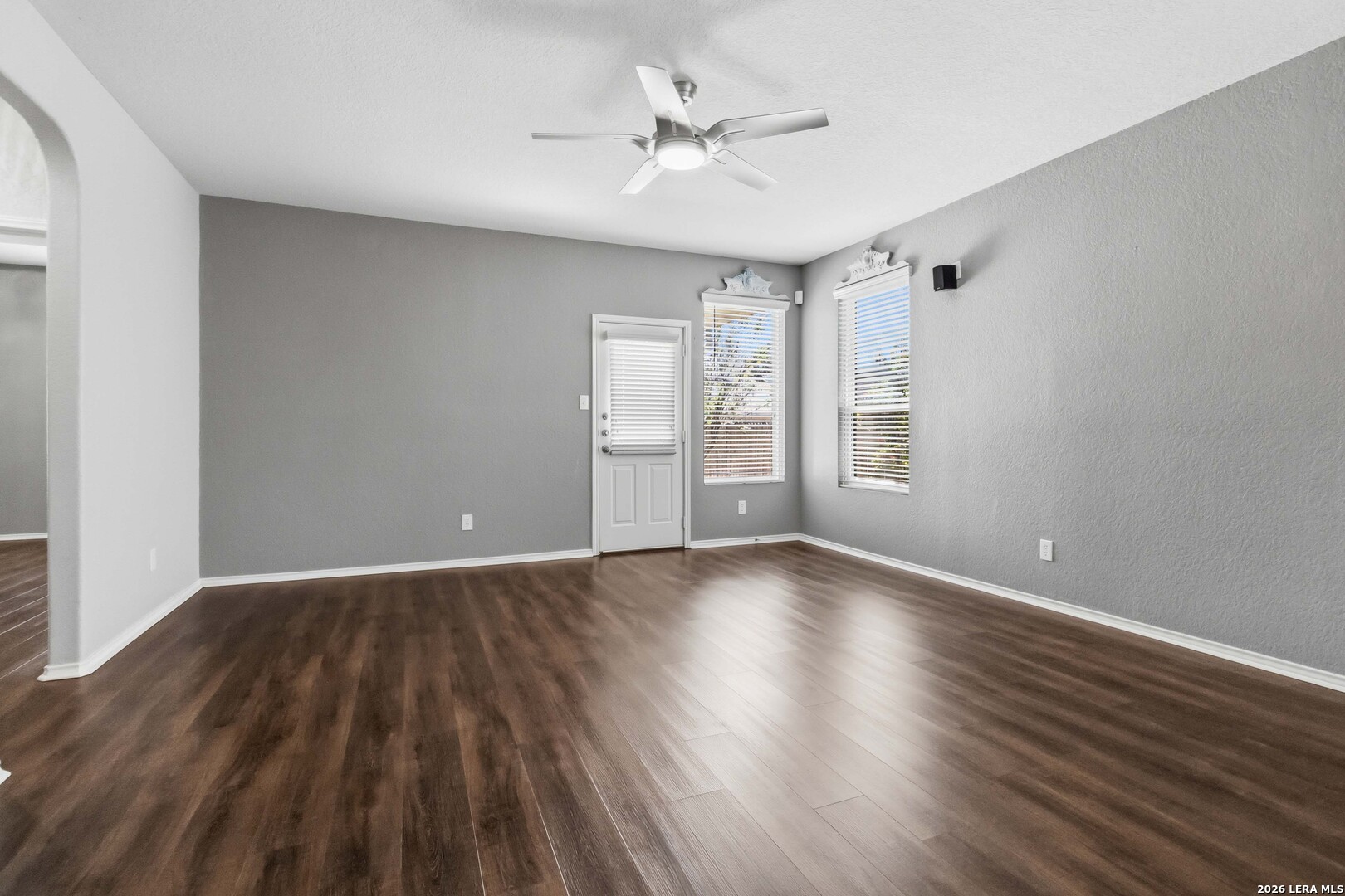 906 Rustic Light