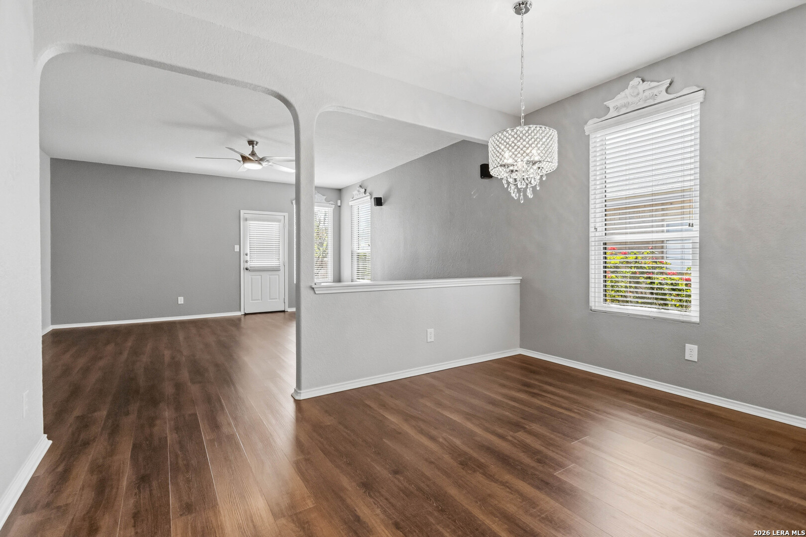 906 Rustic Light