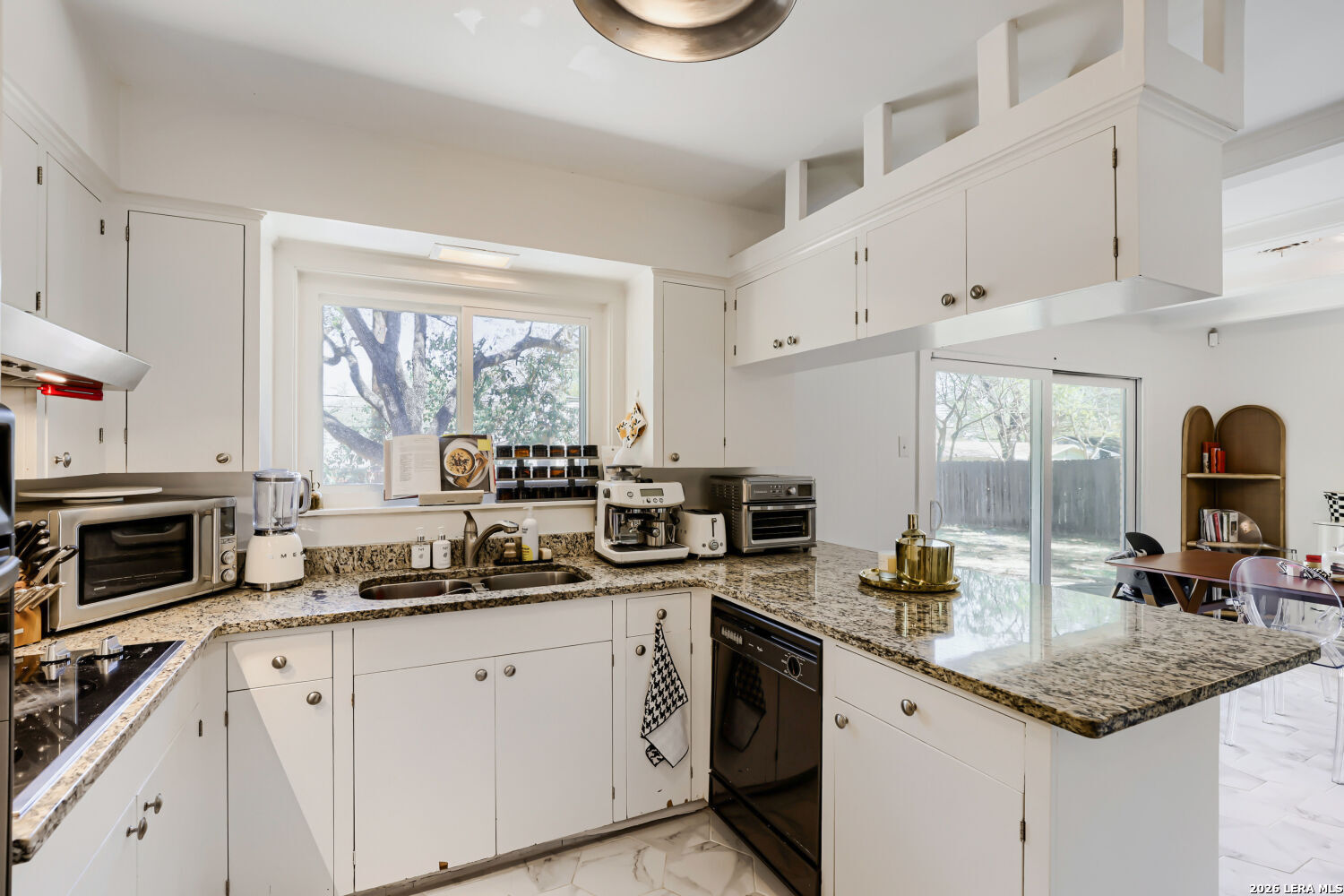 2915 Oakleaf Dr