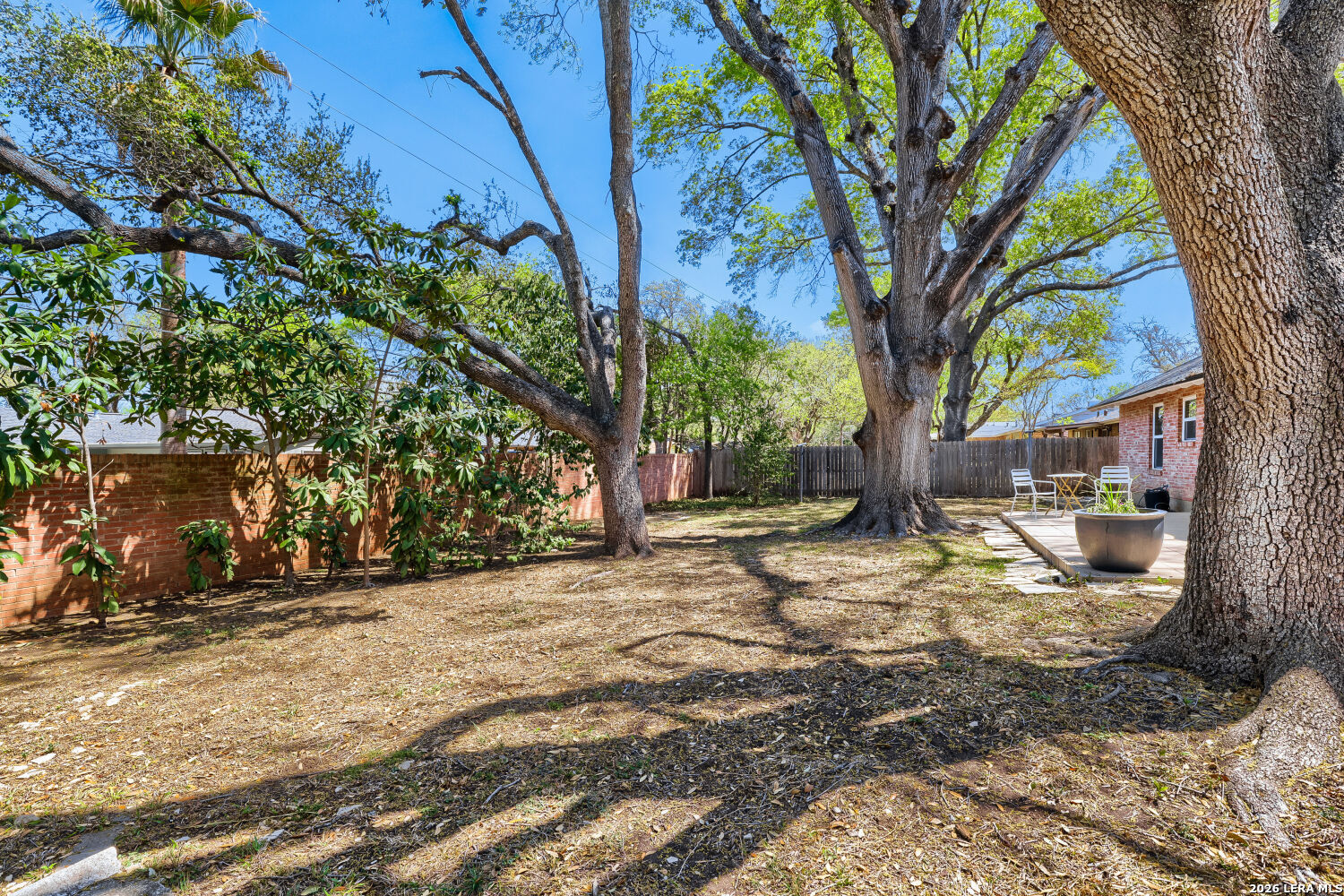2915 Oakleaf Dr