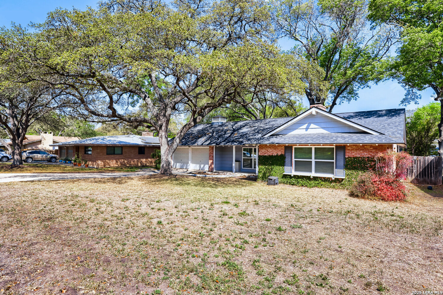 2915 Oakleaf Dr