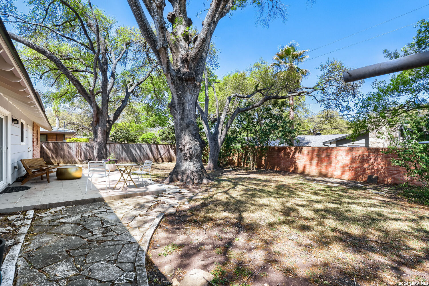 2915 Oakleaf Dr