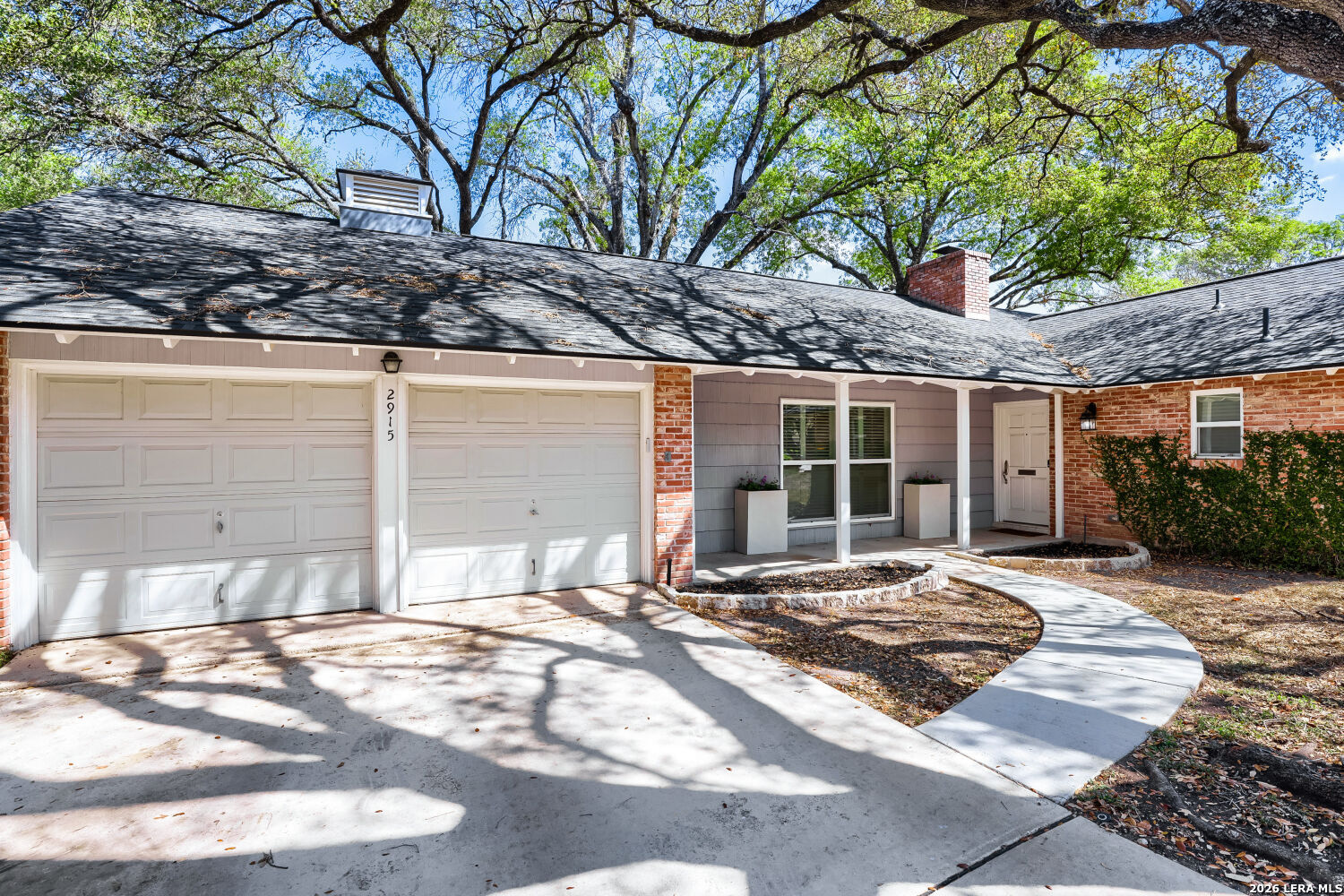 2915 Oakleaf Dr