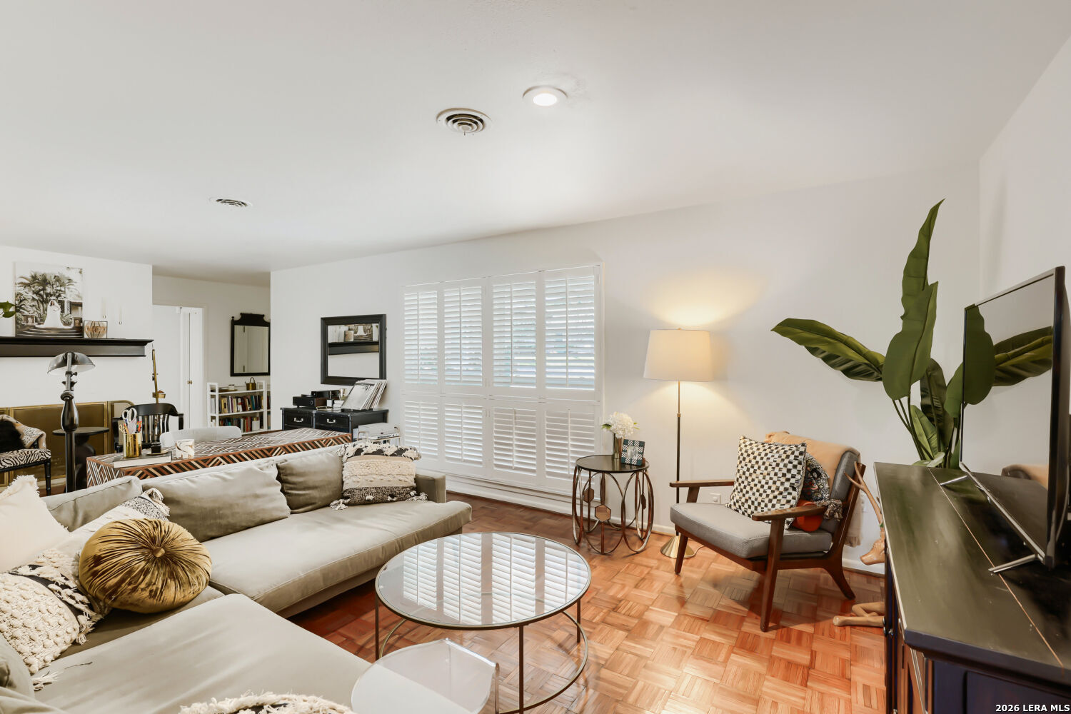 2915 Oakleaf Dr