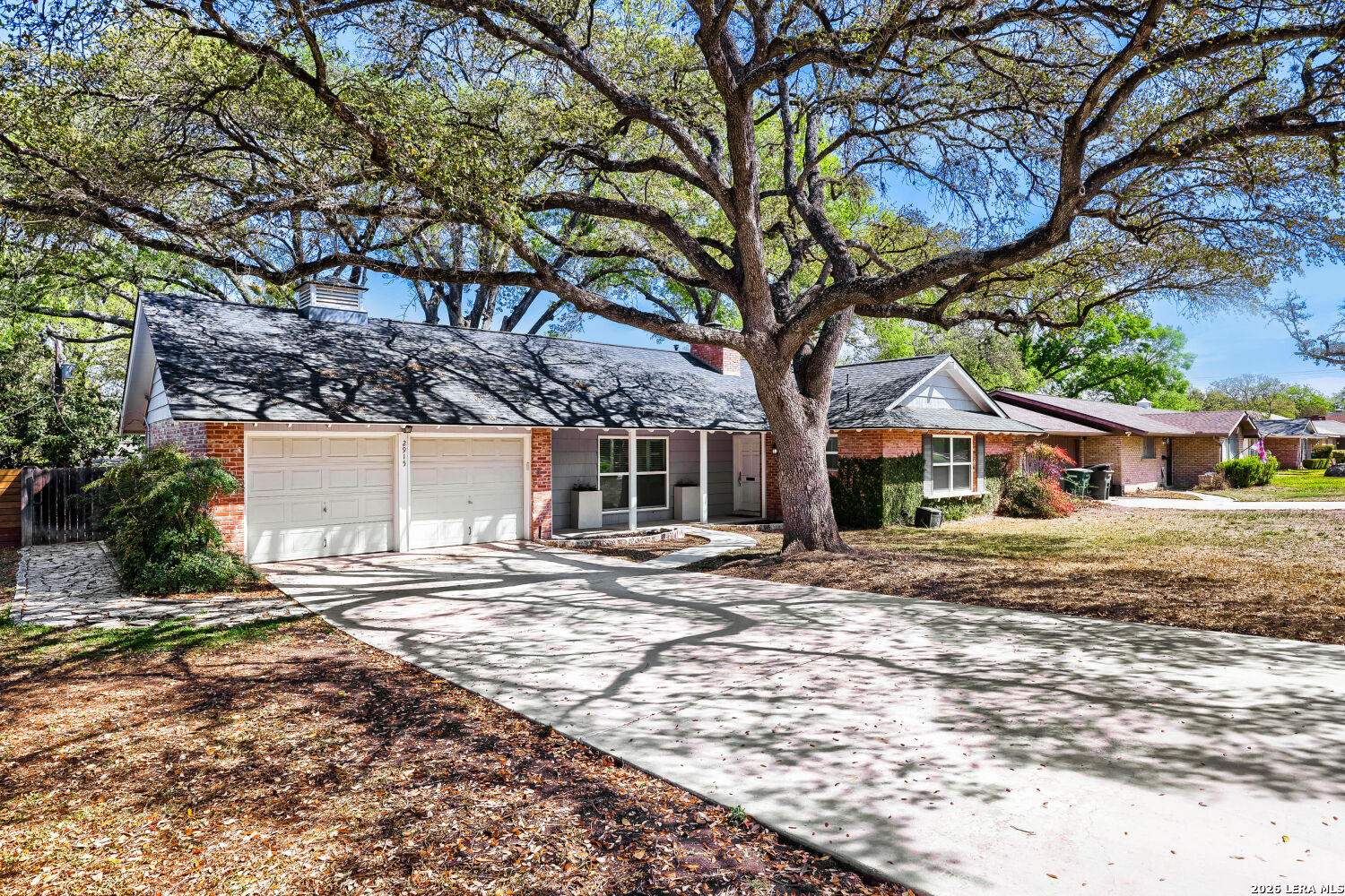 2915 Oakleaf Dr