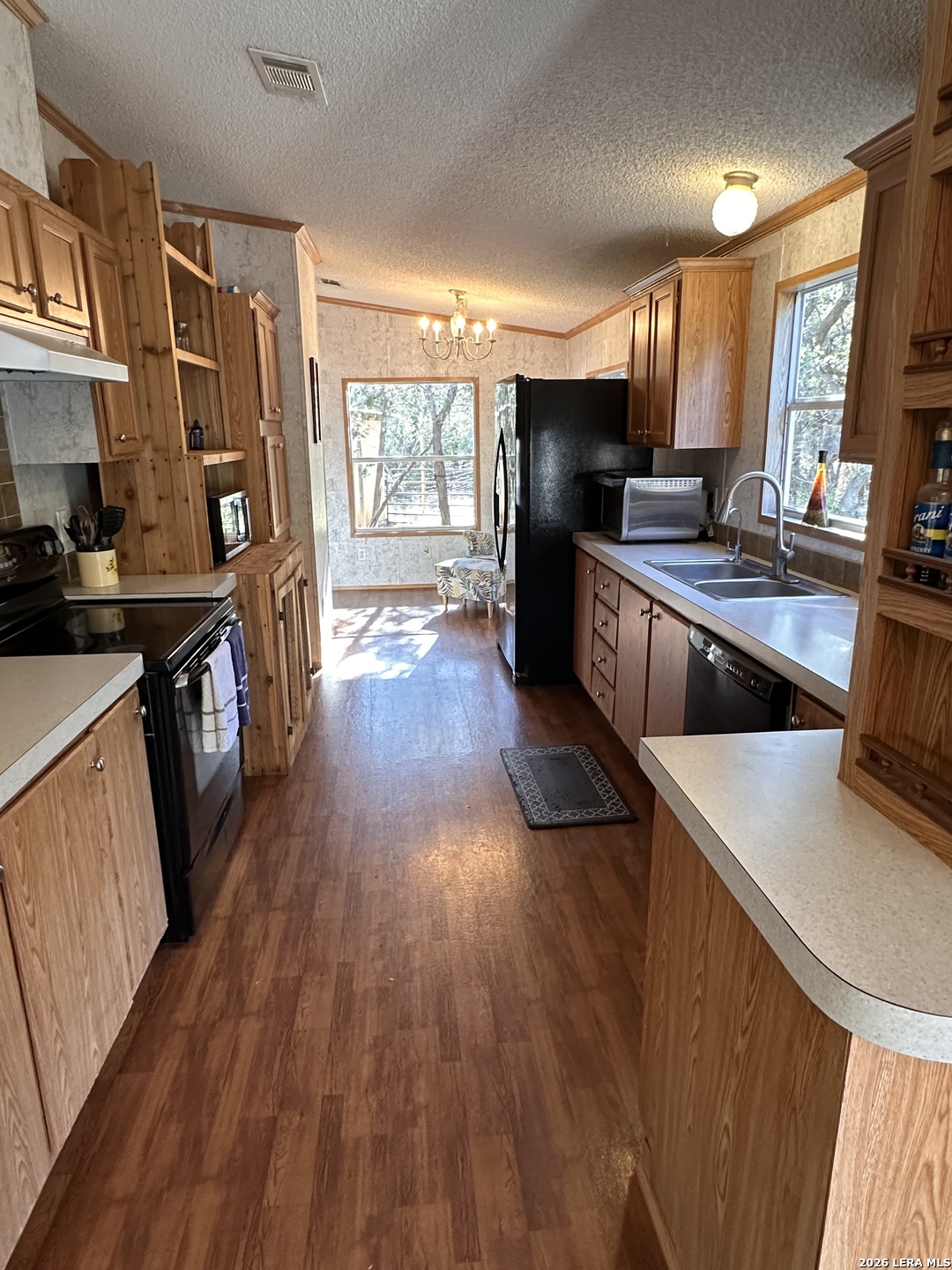885 Brushy Creek