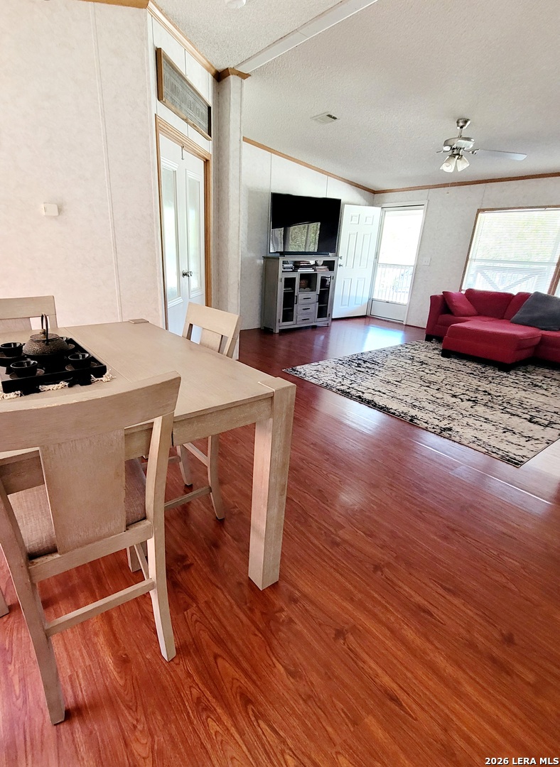 885 Brushy Creek