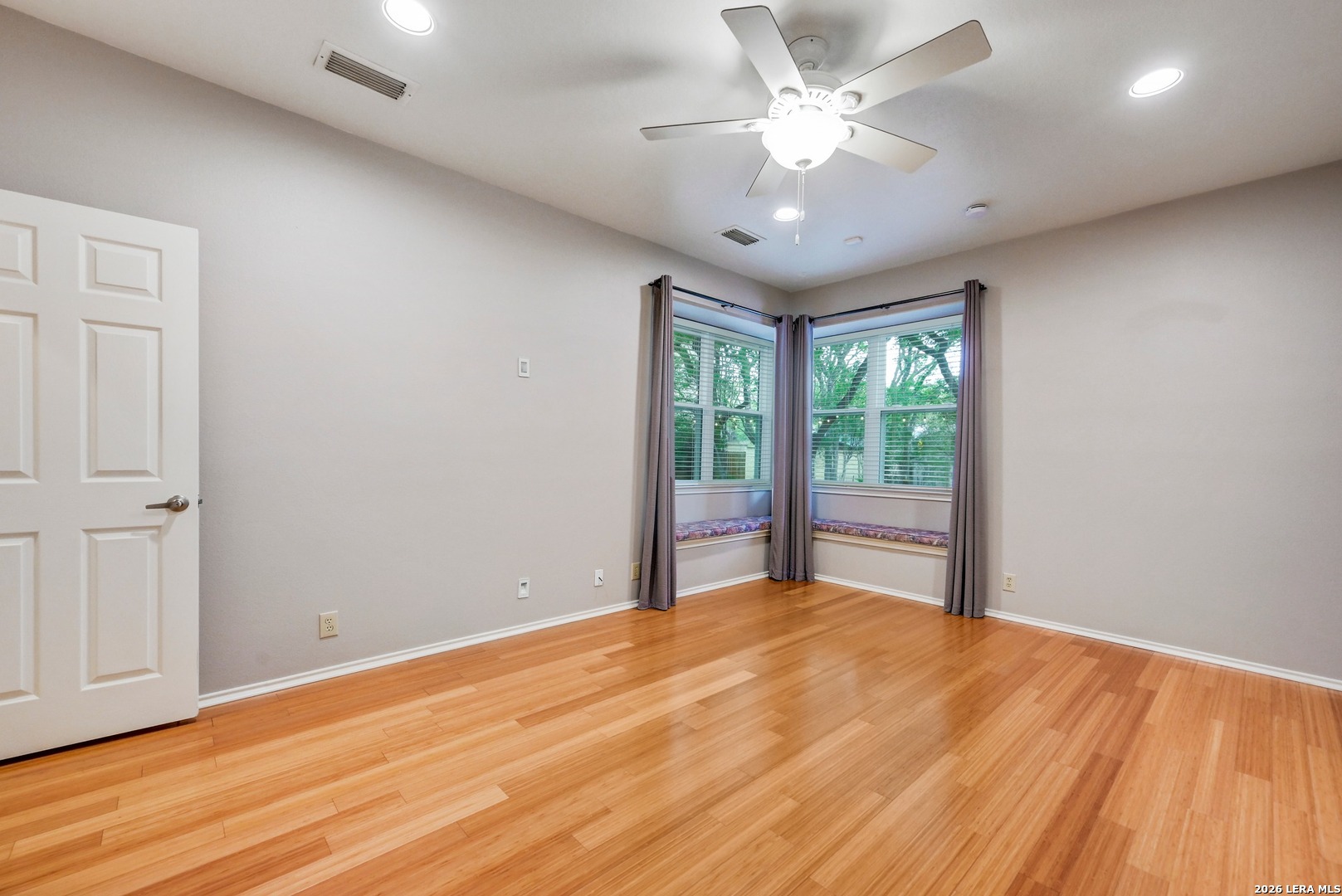 2051 Oak Mist