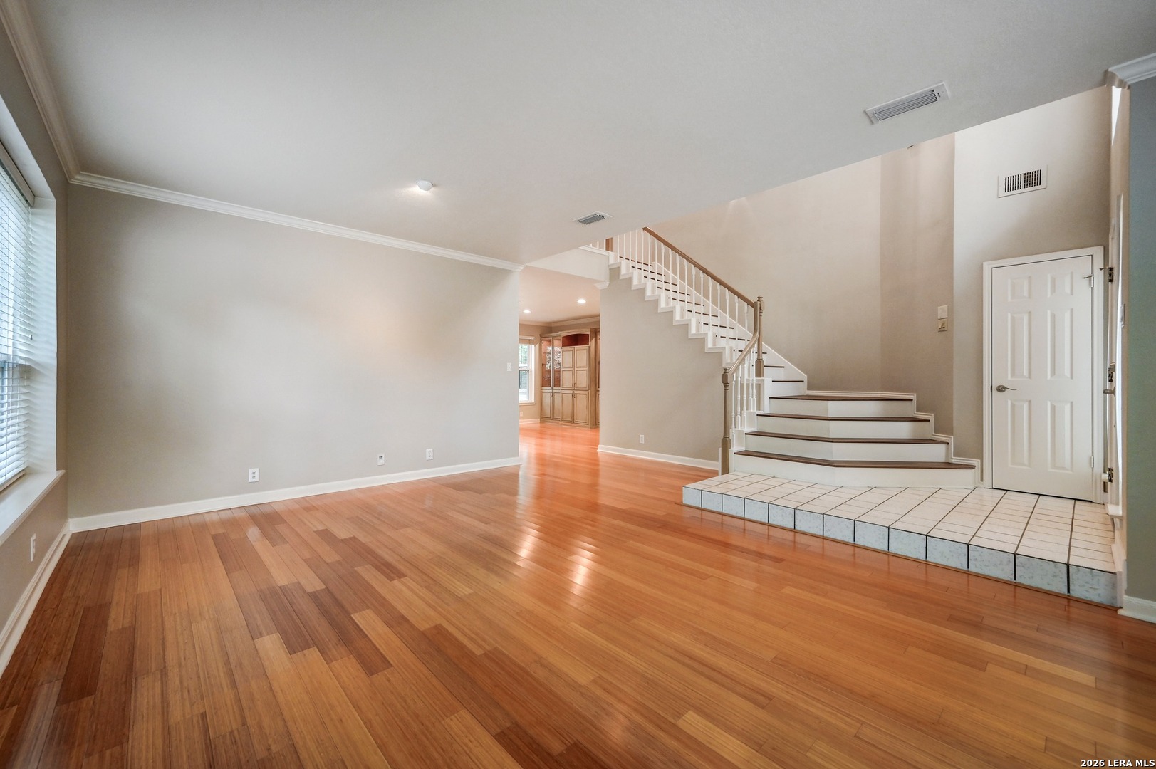 2051 Oak Mist