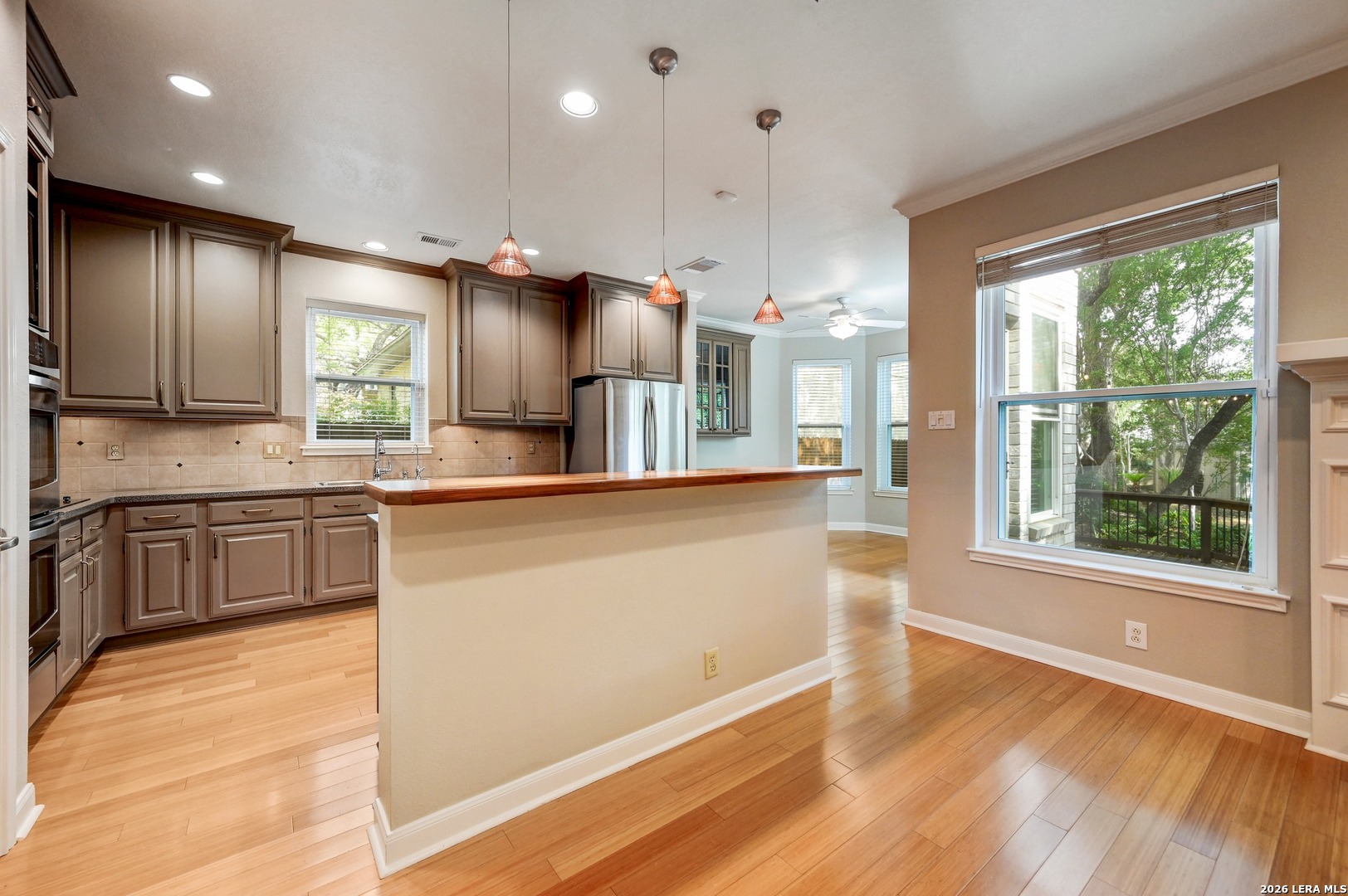 2051 Oak Mist