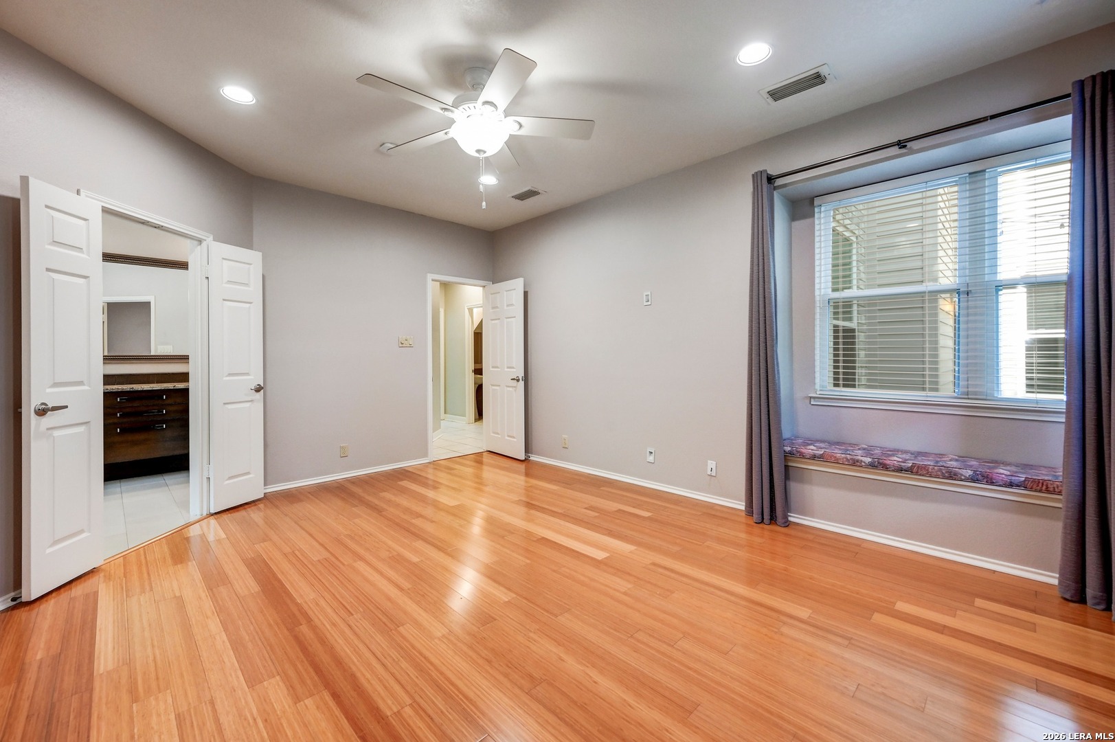 2051 Oak Mist