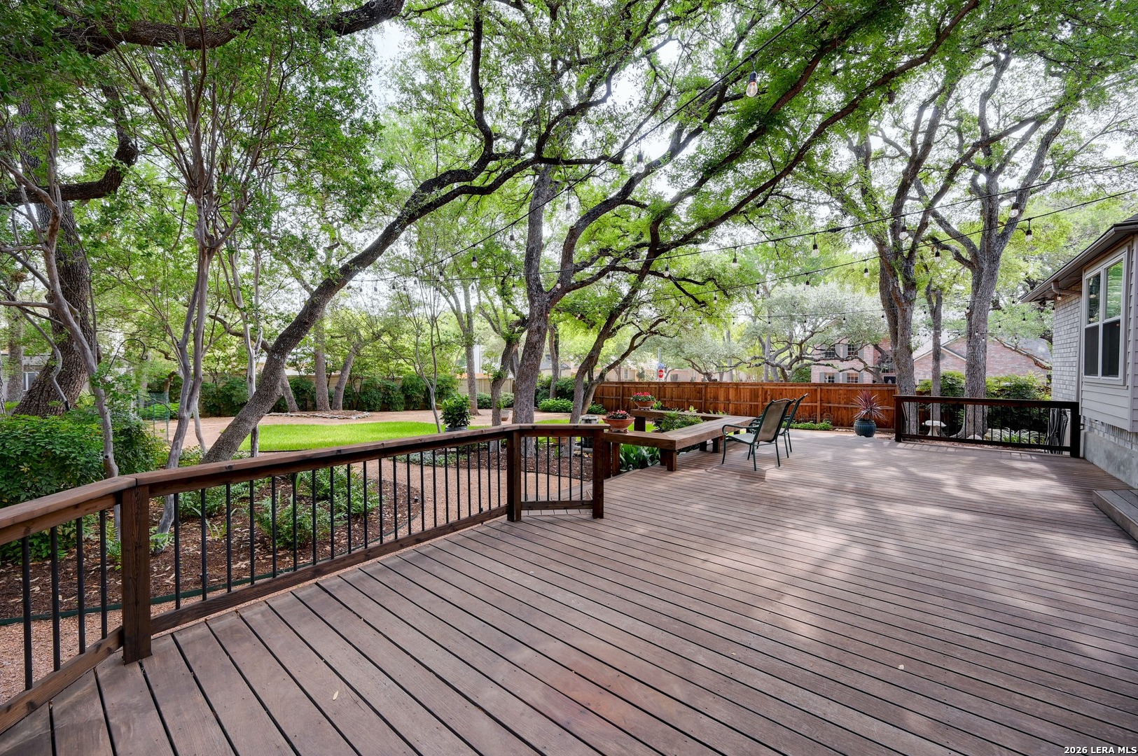 2051 Oak Mist