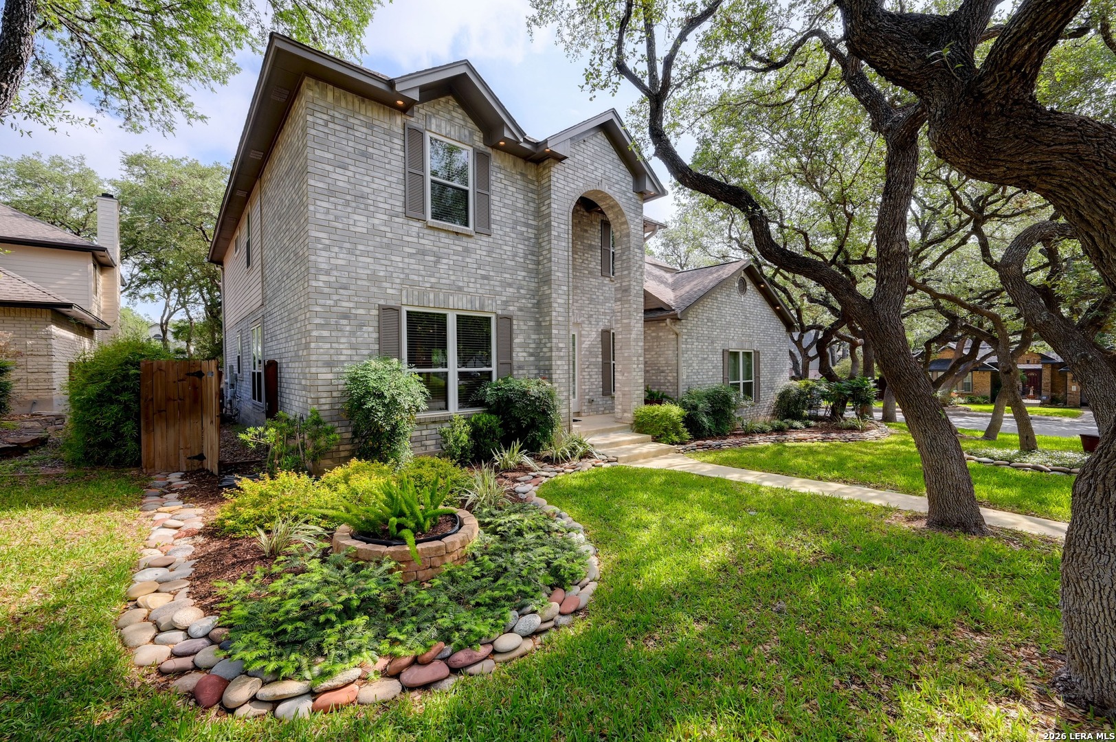 2051 Oak Mist