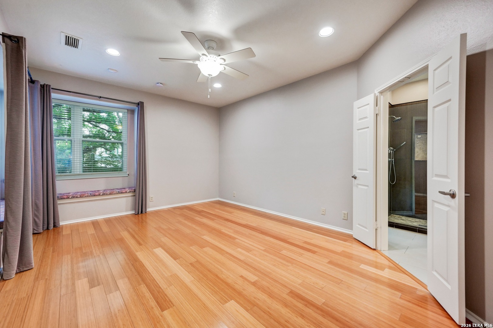 2051 Oak Mist