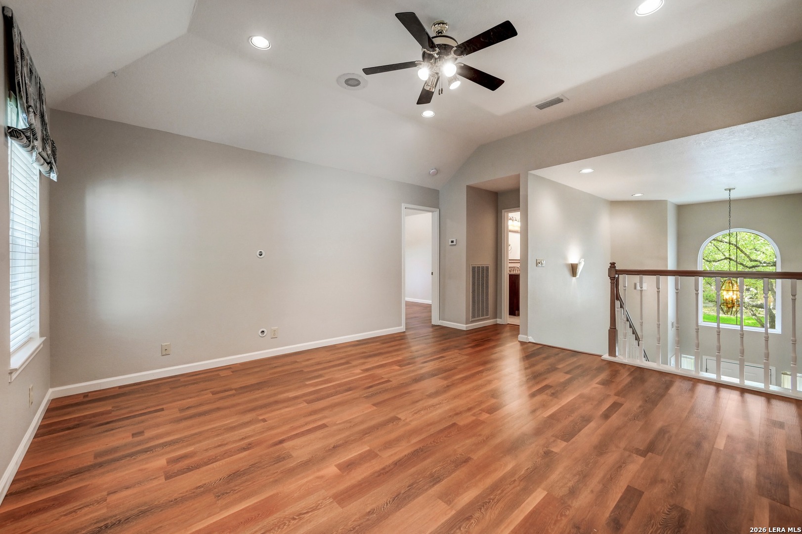 2051 Oak Mist