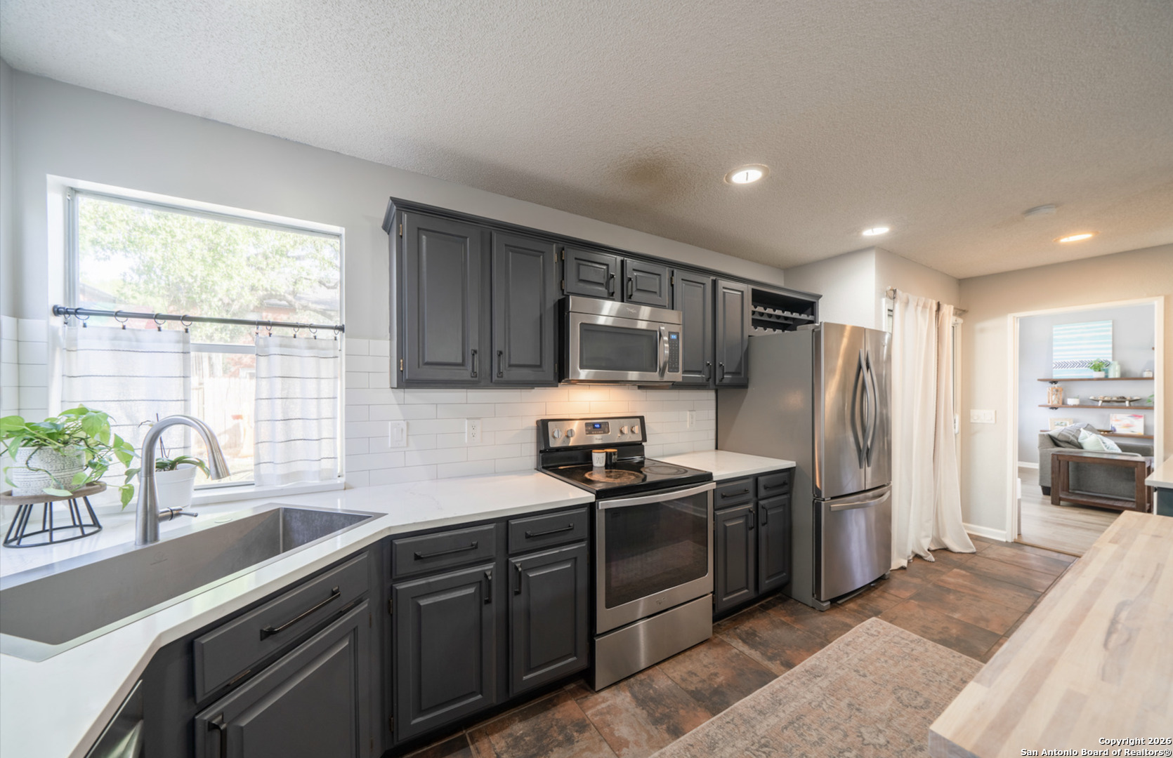 2435 Pendant Oak