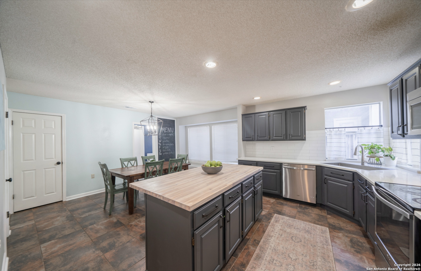 2435 Pendant Oak