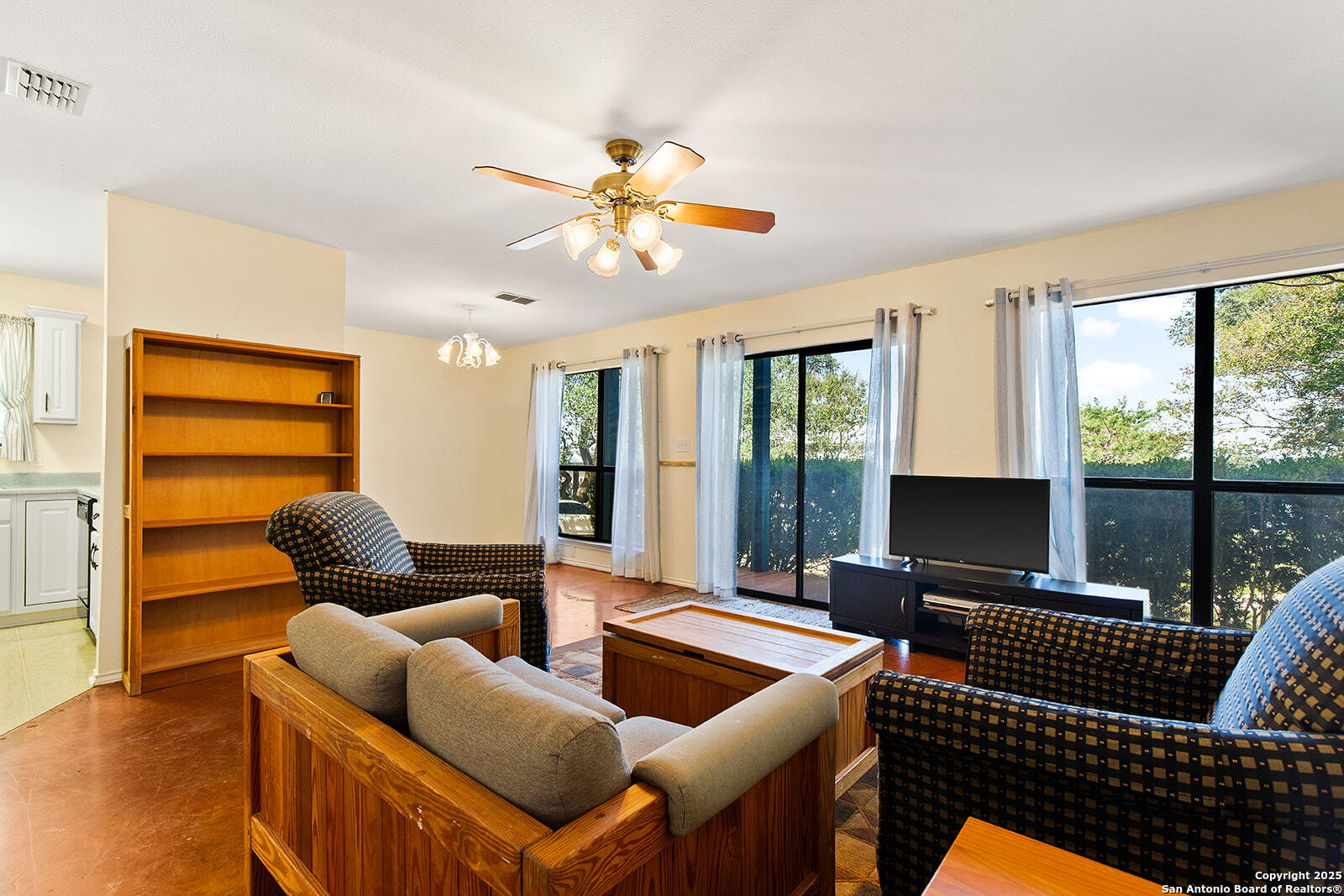 1021 Hillcrest Forest