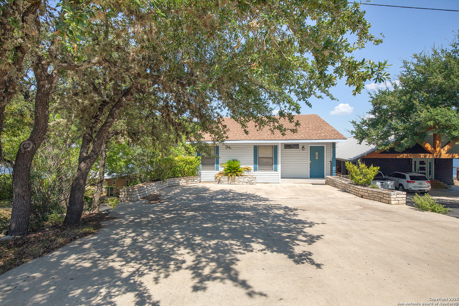 1021 Hillcrest Forest