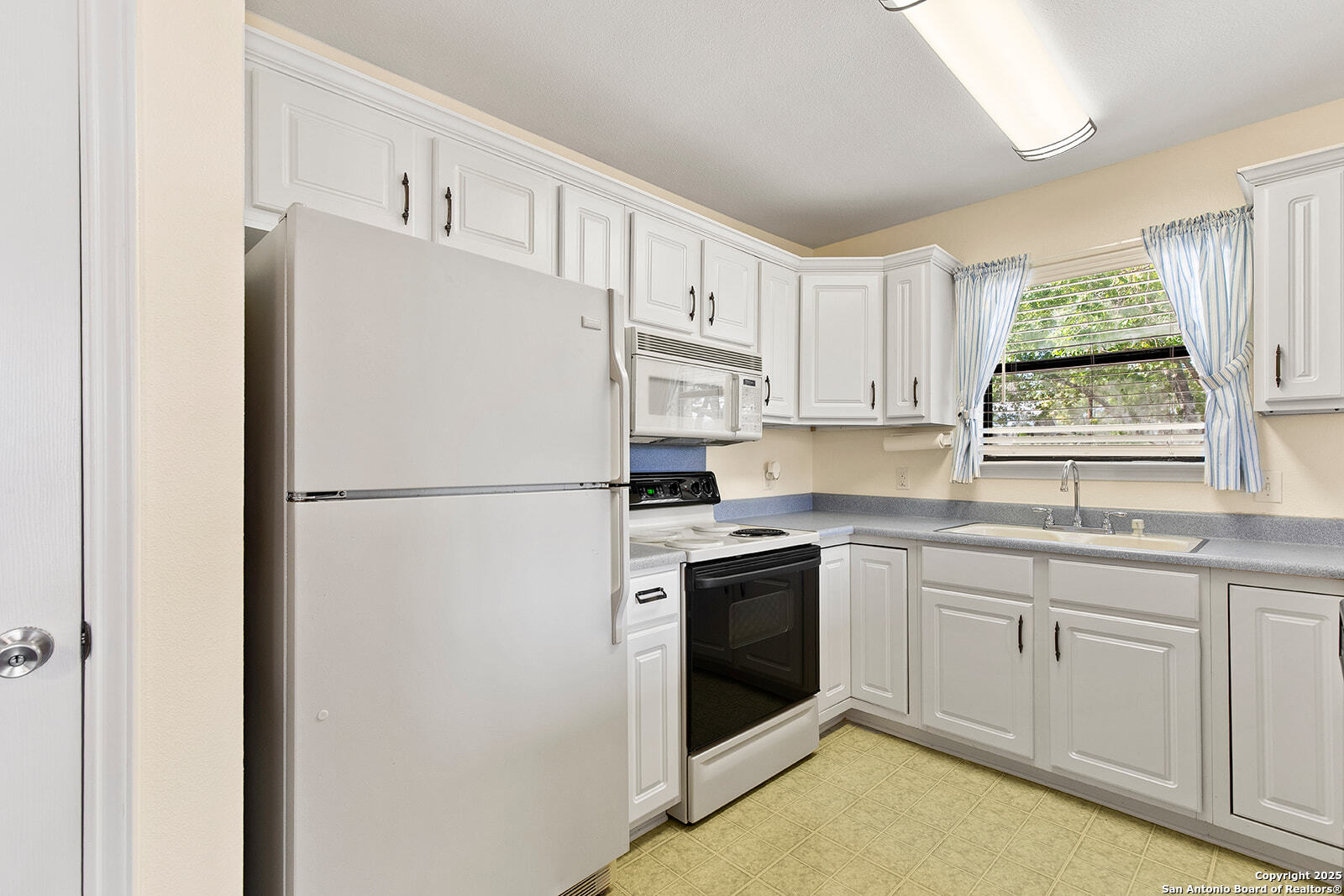 1021 Hillcrest Forest