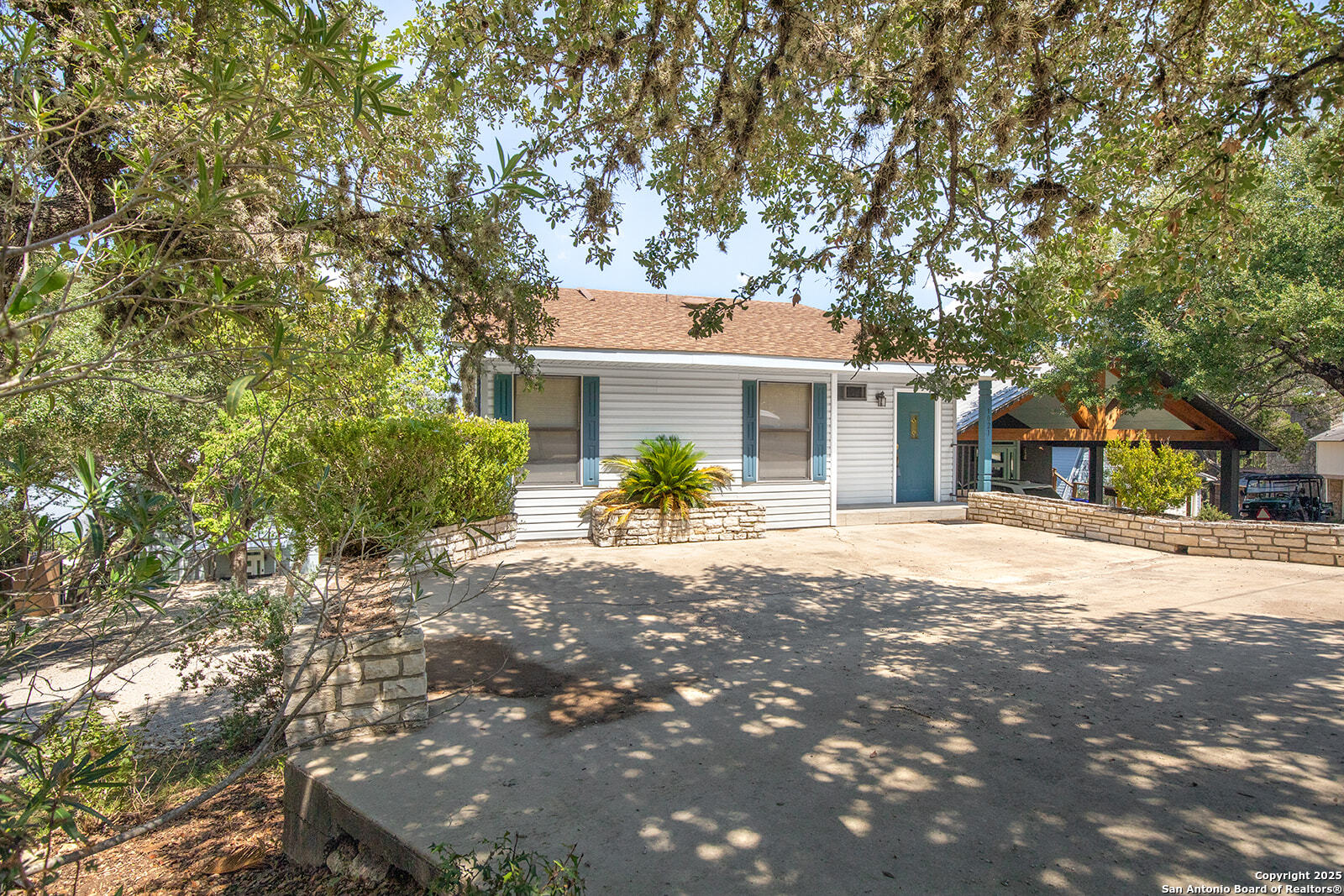 1021 Hillcrest Forest