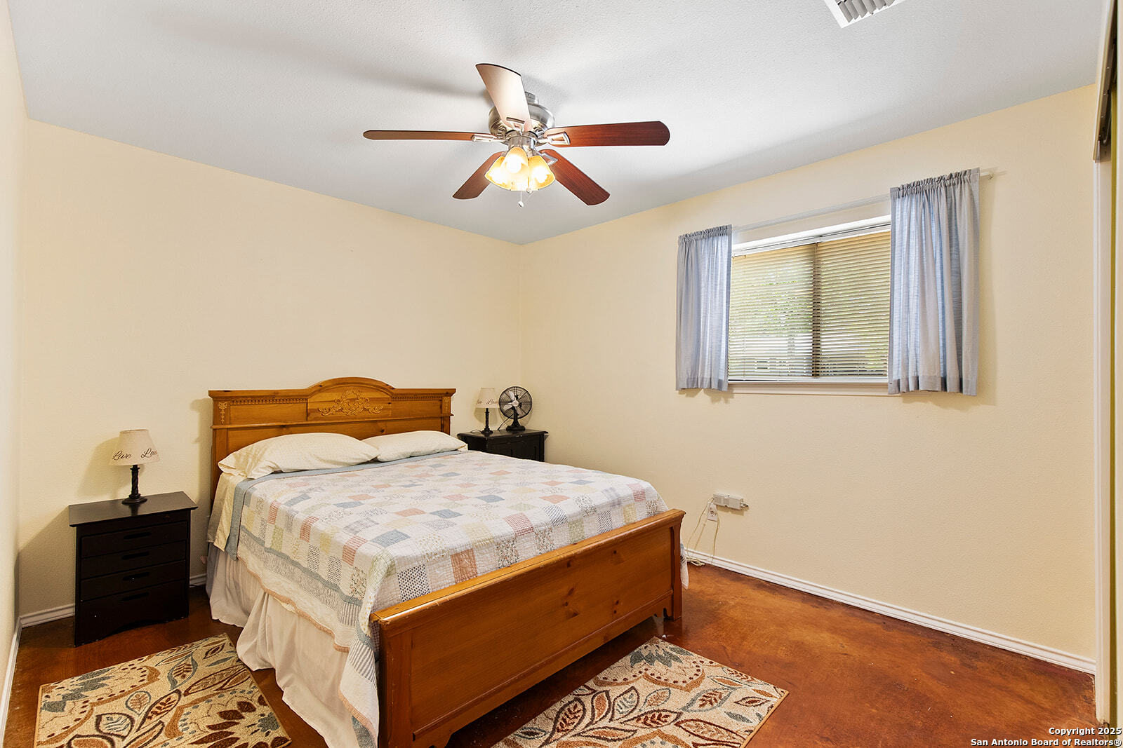 1021 Hillcrest Forest
