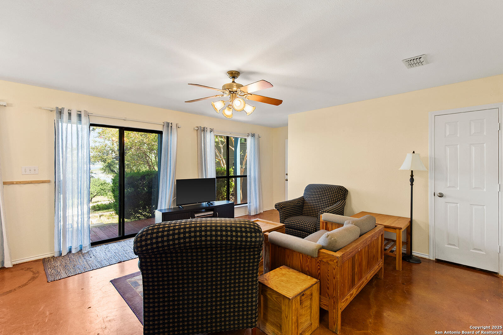 1021 Hillcrest Forest
