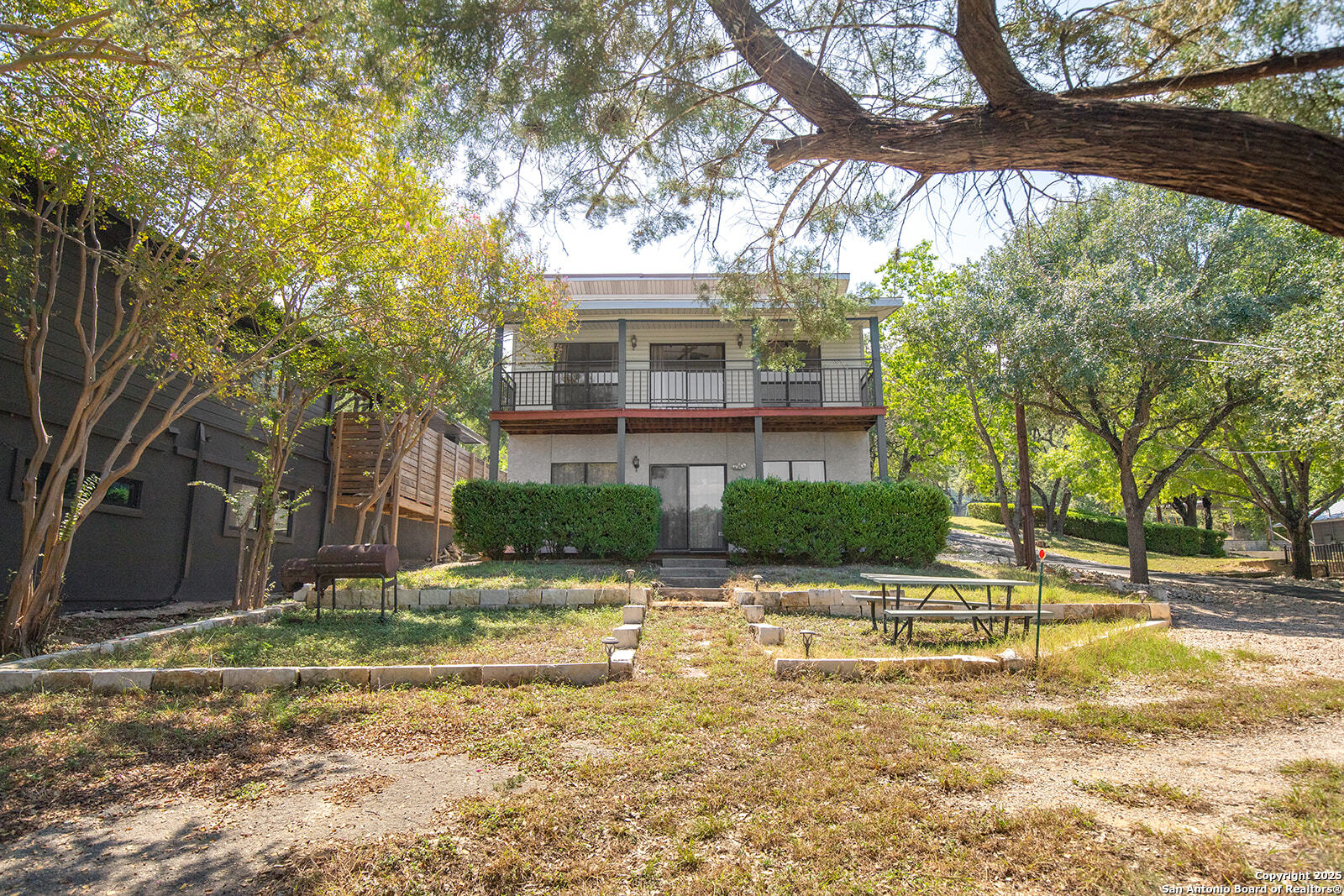 1021 Hillcrest Forest