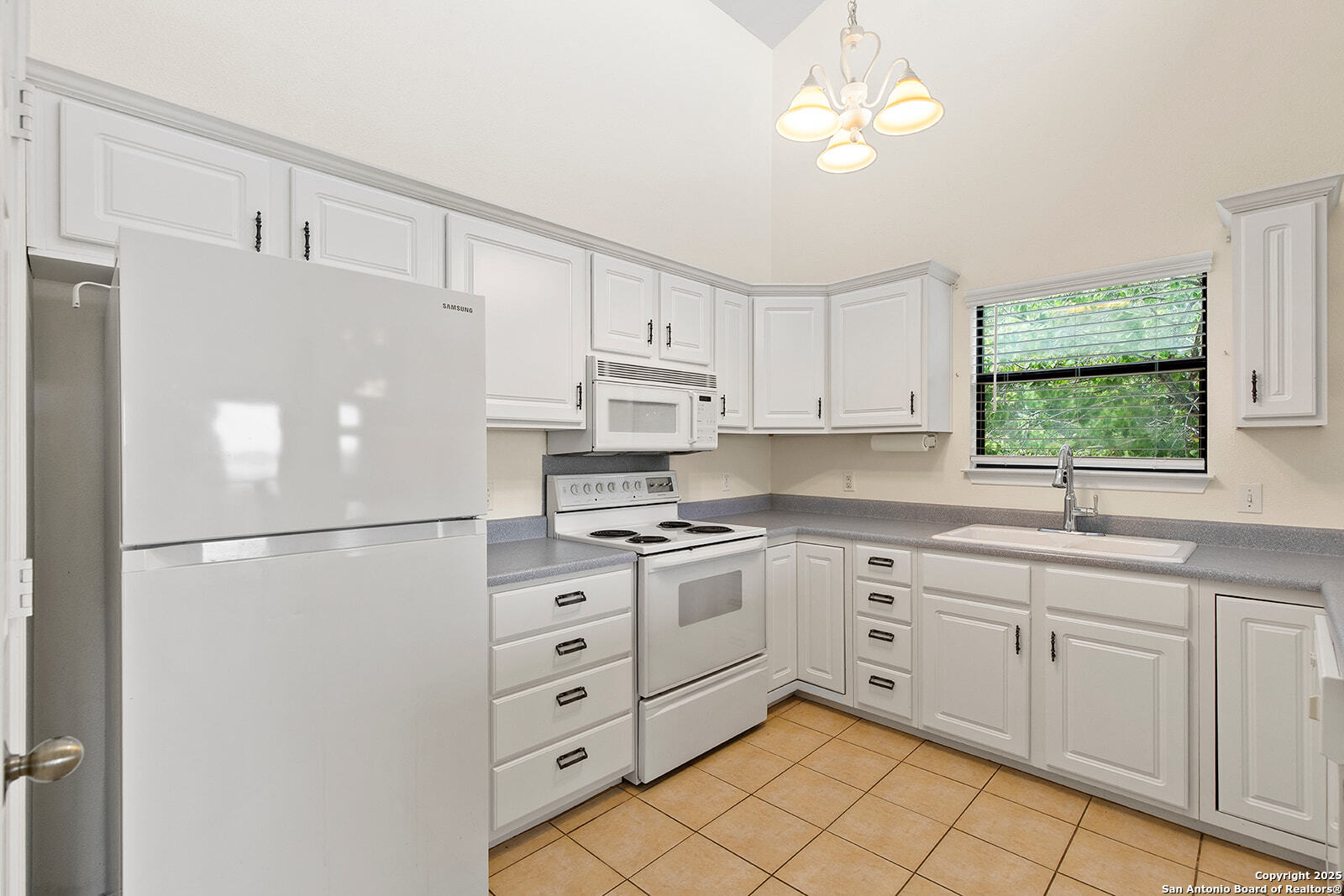 1021 Hillcrest Forest