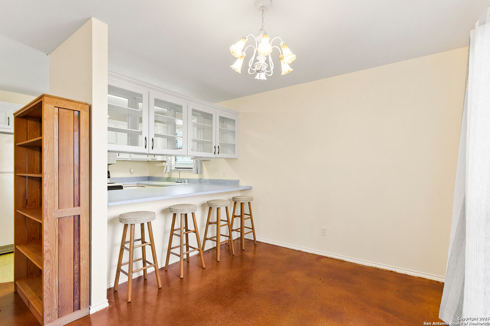 1021 Hillcrest Forest