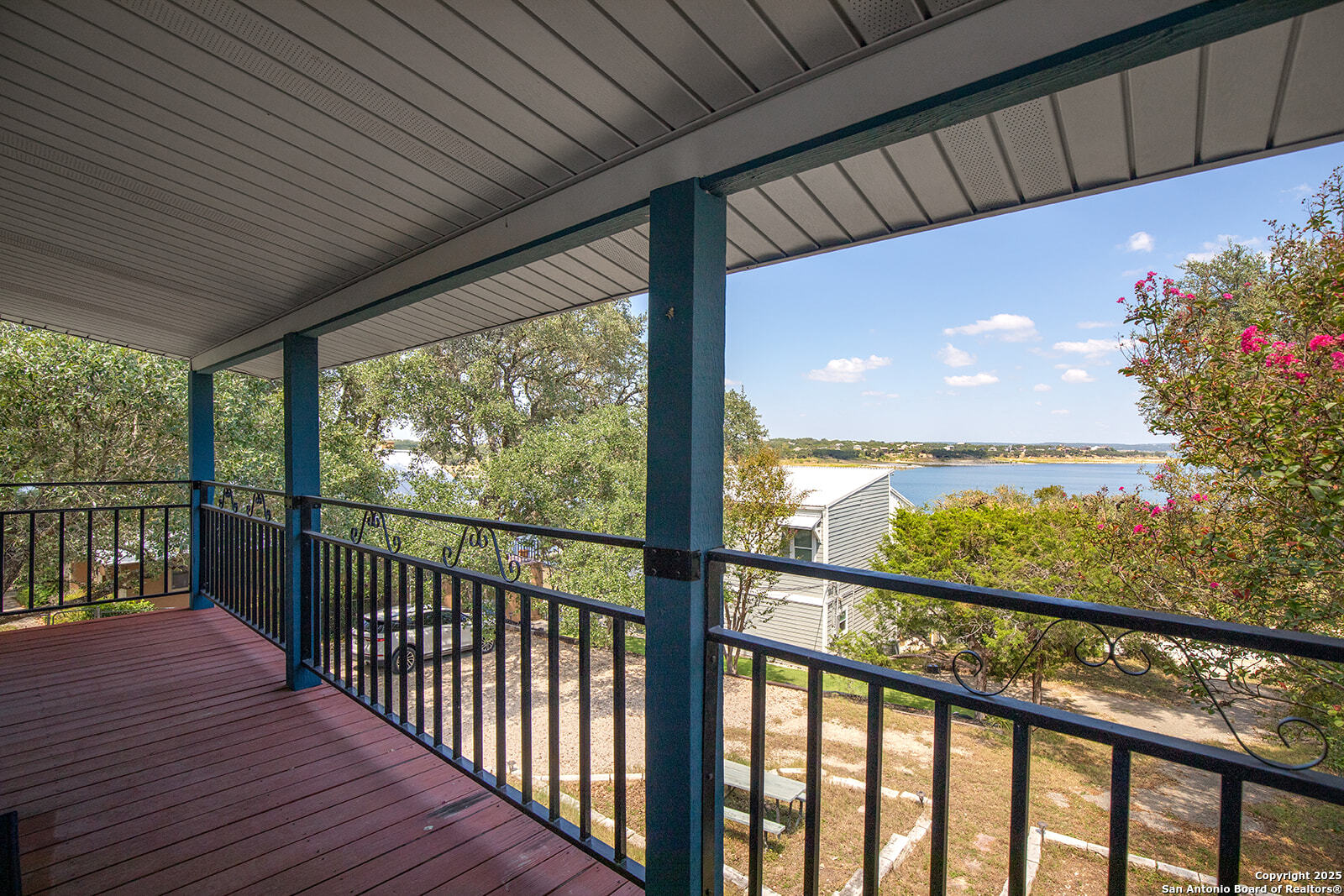 1021 Hillcrest Forest