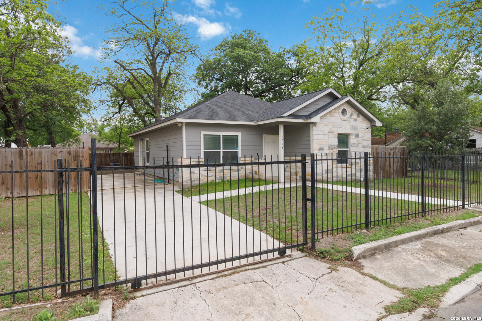 1214 CHALMERS AVE