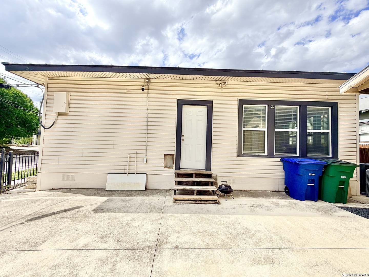 702 E EUCLID AVE
