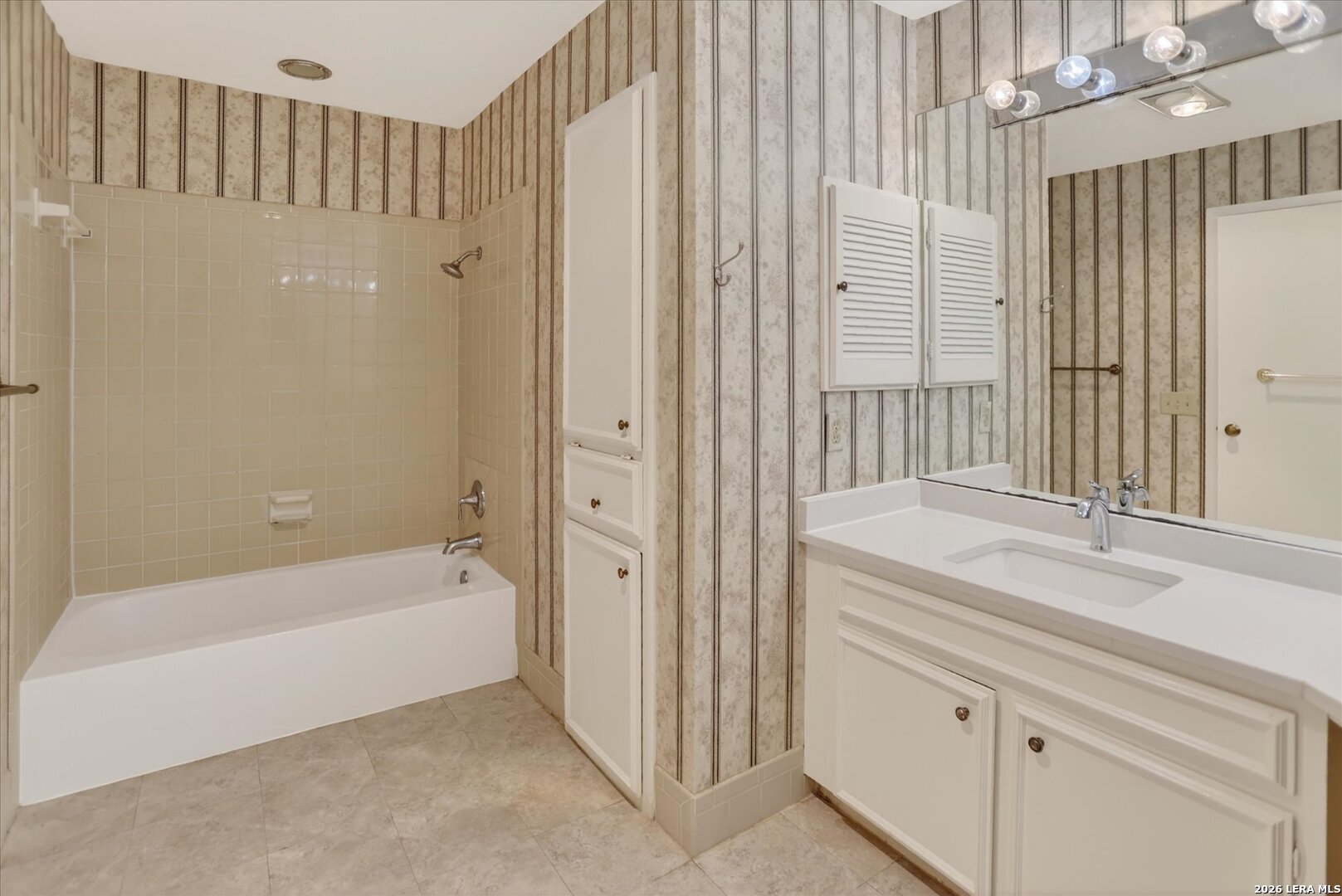 8033 N New Braunfels # 400 E