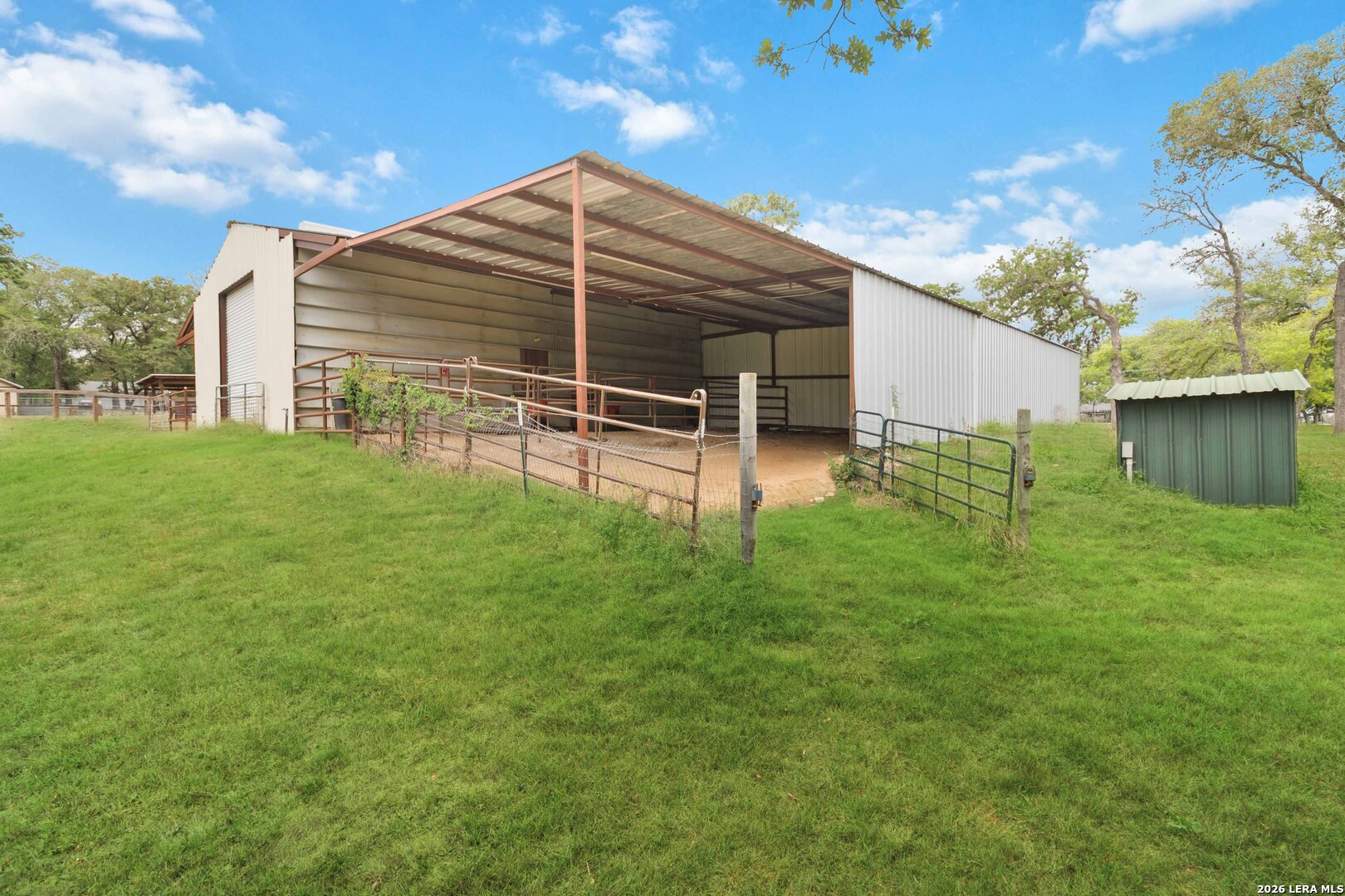 233 TWIN OAKS DR