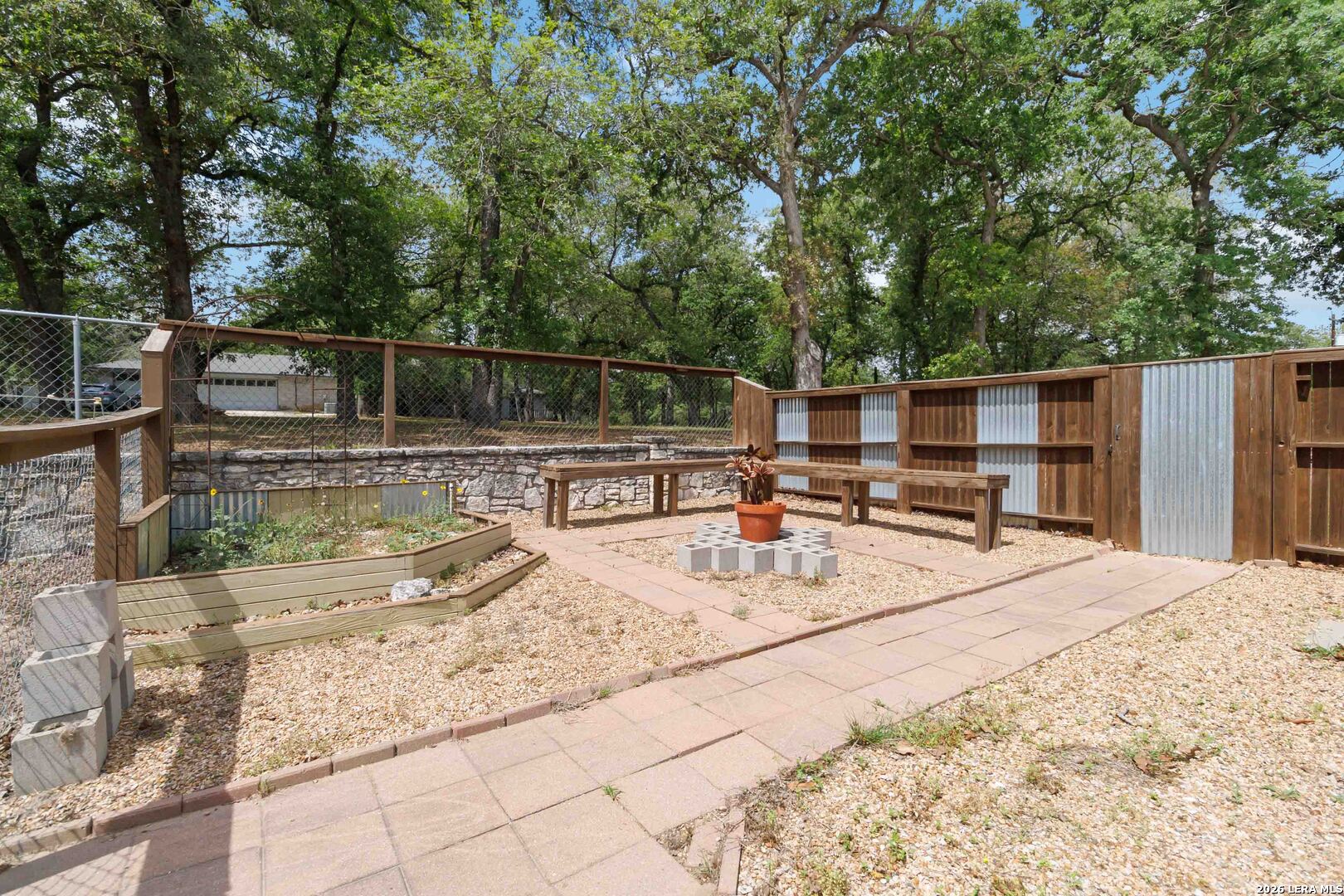 233 TWIN OAKS DR