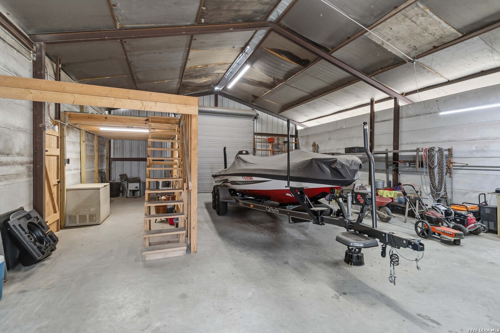 233 TWIN OAKS DR