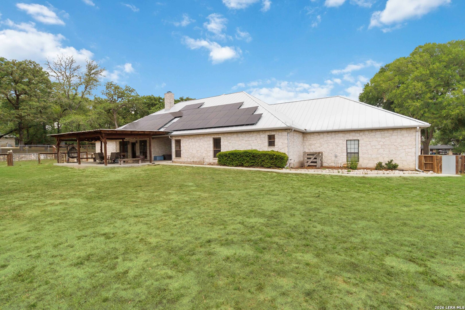 233 TWIN OAKS DR