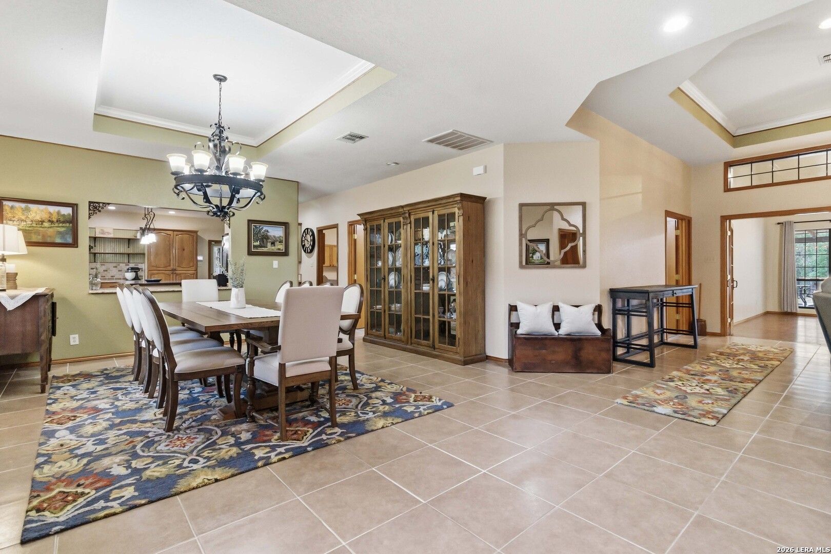 233 TWIN OAKS DR