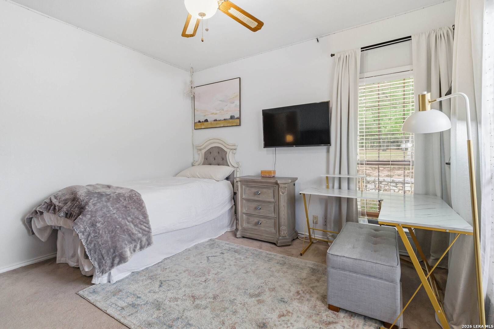 233 TWIN OAKS DR
