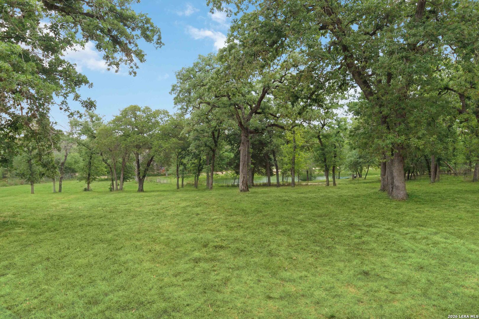 233 TWIN OAKS DR