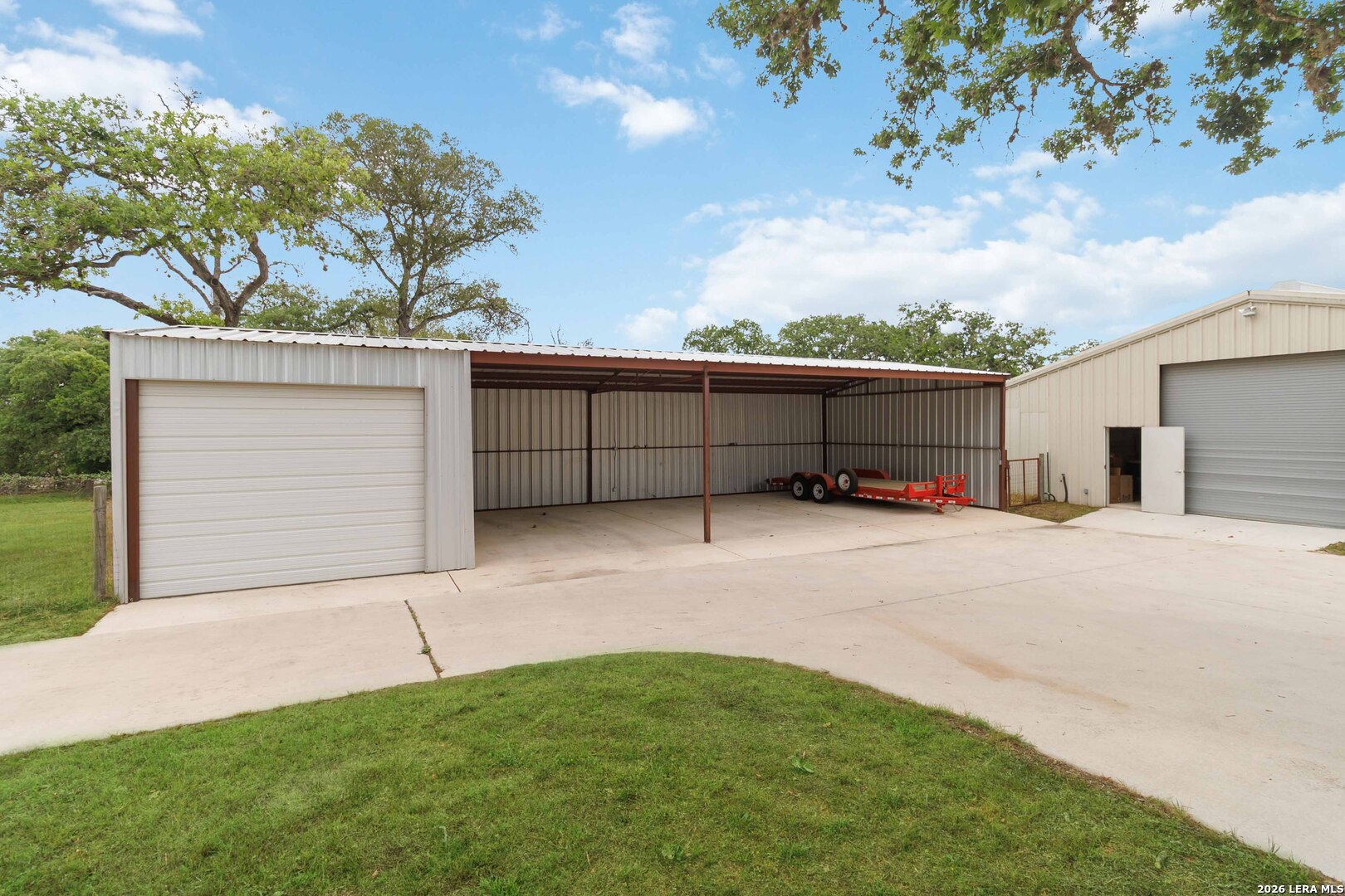 233 TWIN OAKS DR