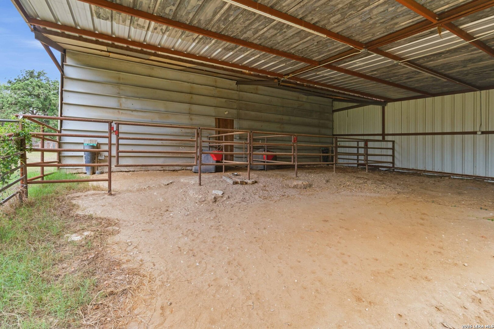 233 TWIN OAKS DR