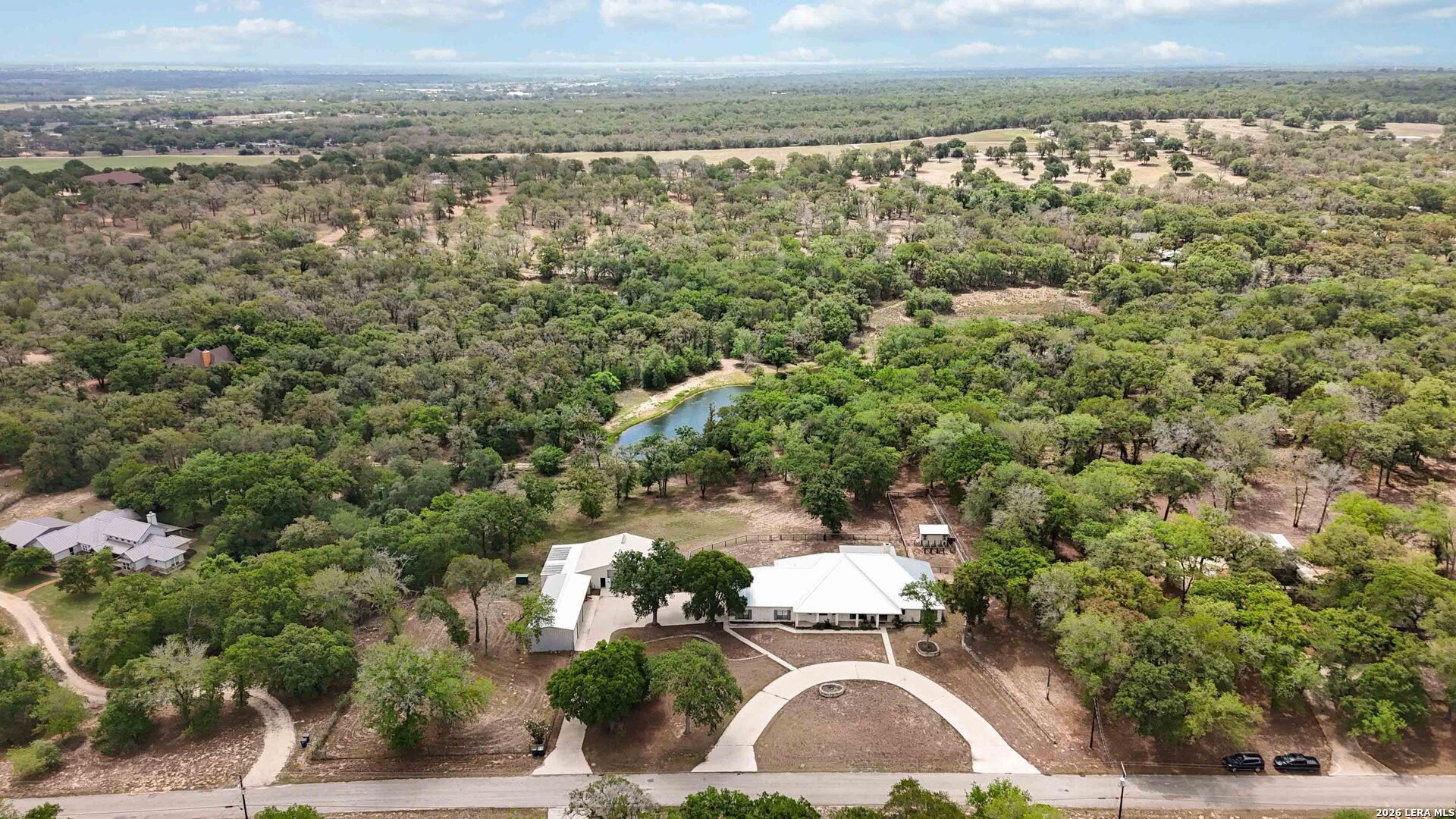 233 TWIN OAKS DR