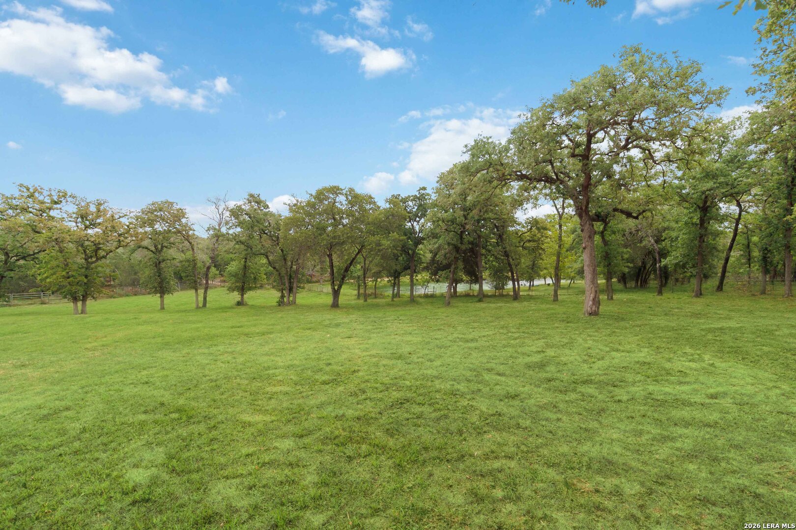 233 TWIN OAKS DR
