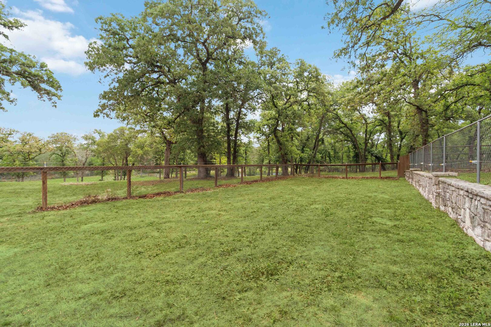233 TWIN OAKS DR