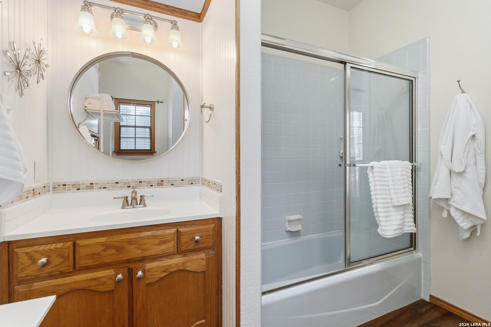 233 TWIN OAKS DR