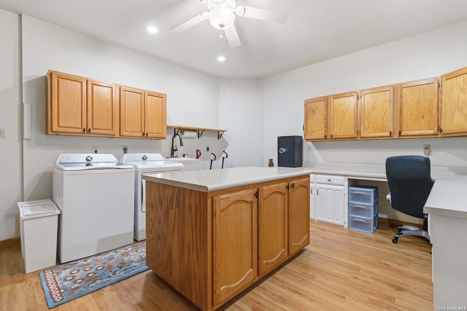 233 TWIN OAKS DR