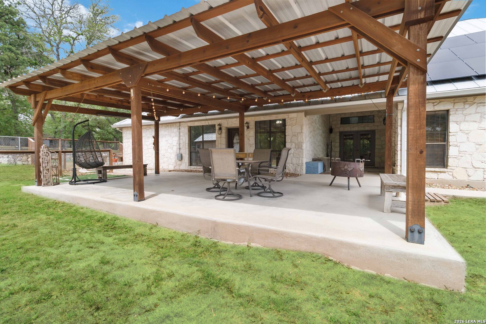 233 TWIN OAKS DR